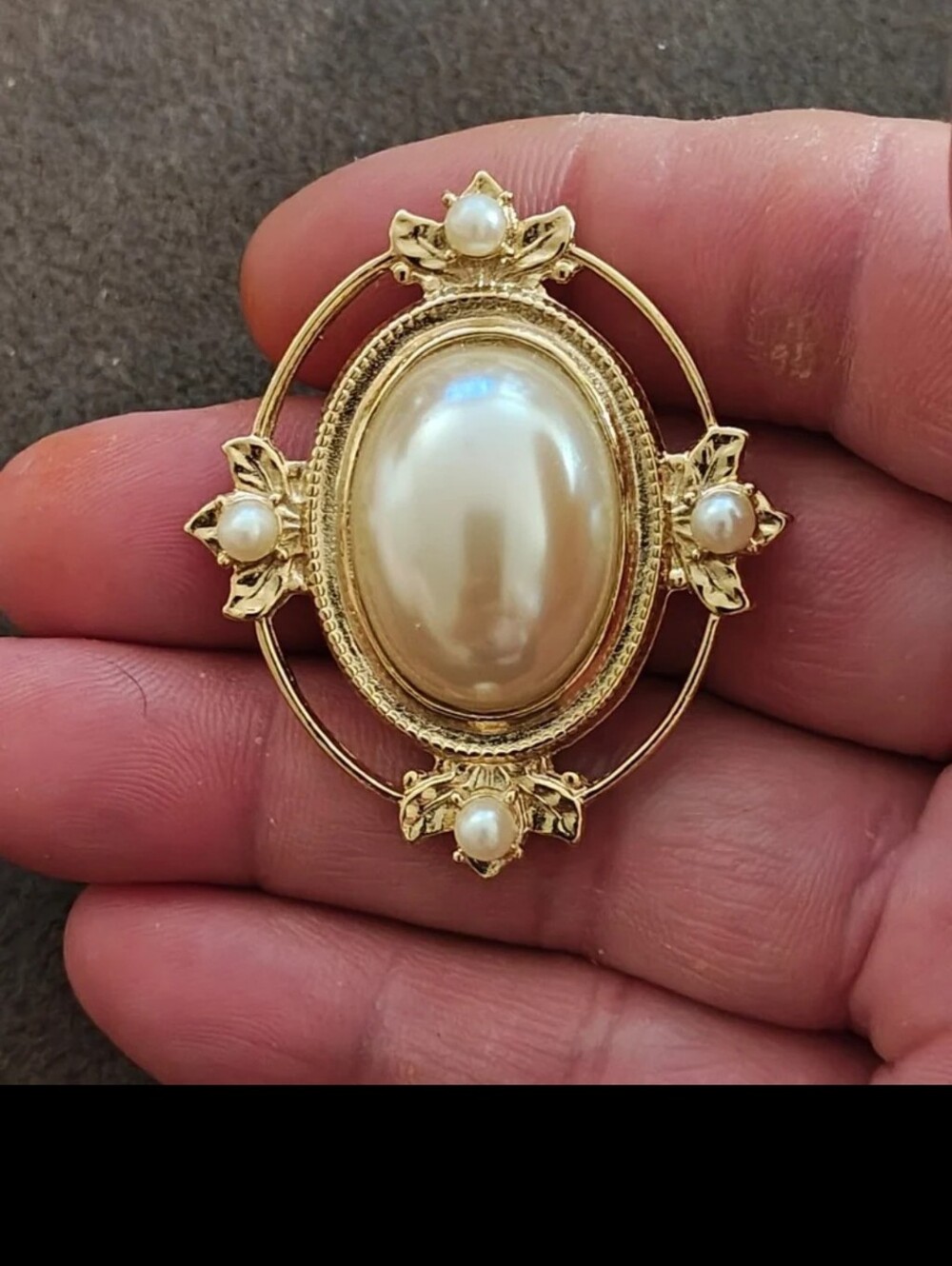 1970/80s Victorian Style Gold Tone Brooch With An Oval Faux Mabe Pearl Cabochon
